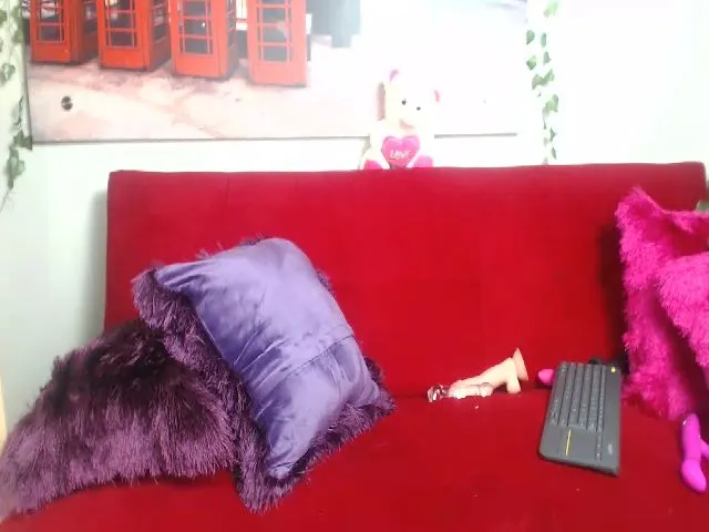 Live sex webcam photo for Emiliarain #253285130
