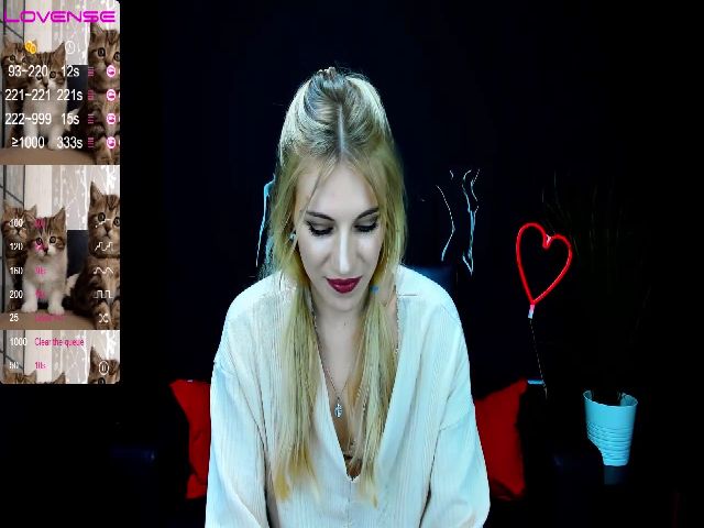 Live sex webcam photo for LiliManchest #261479781