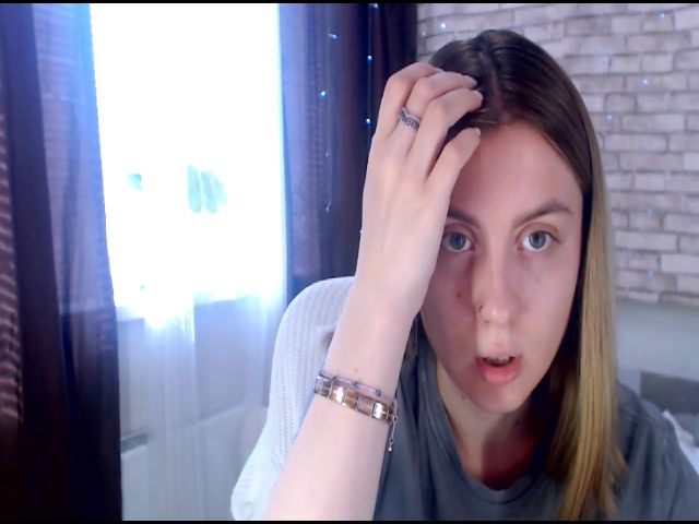 Live sex webcam photo for CumMeaRiver #261112853