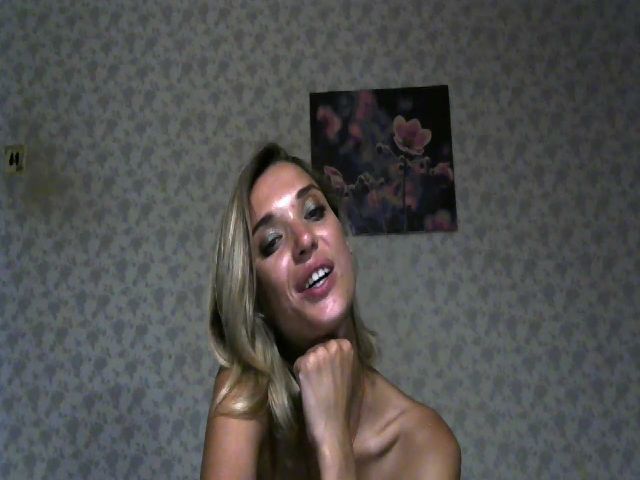 Live sex webcam photo for A_RichyKitty #255441050