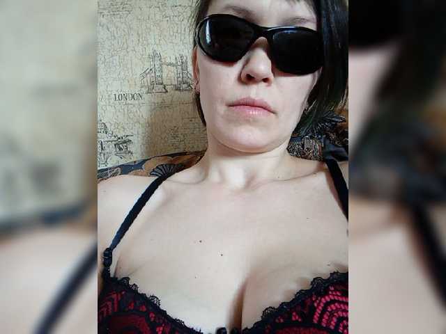 Live sex webcam photo for LunaXKinky #241429118