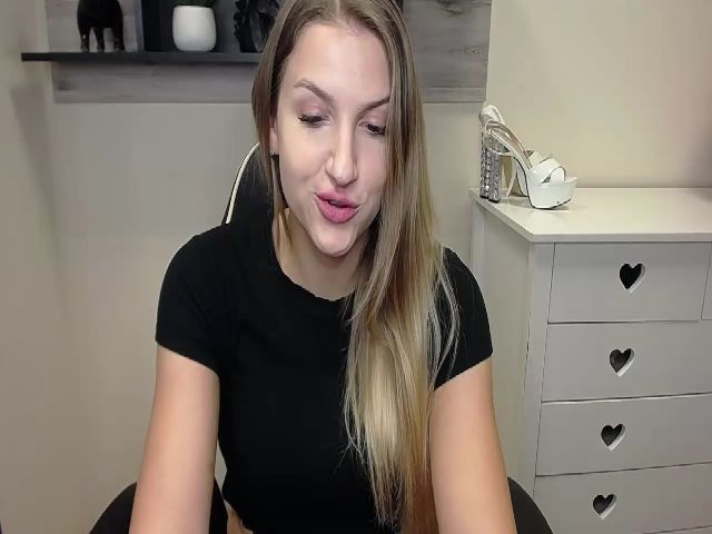 Live sex webcam photo for WILDemilly #263571839