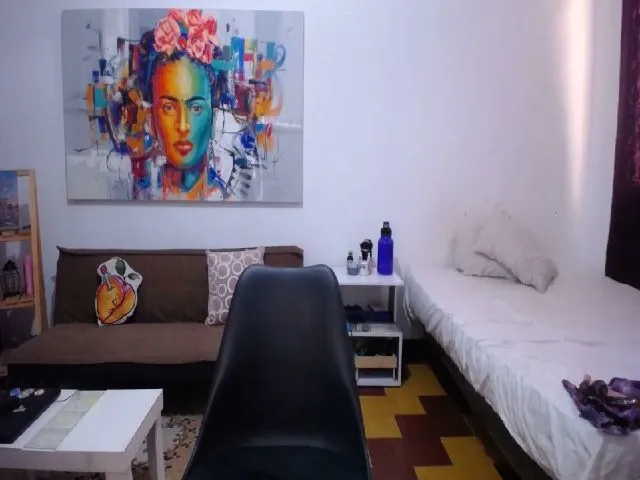 Live sex webcam photo for SimonaEvans #257015895