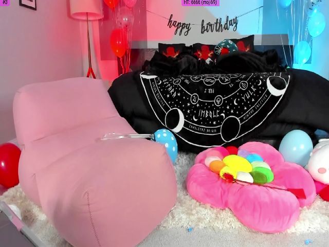 Live sex webcam photo for KasaraWood #255015779