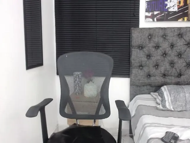 Live sex webcam photo for Andrea_greey #262429076