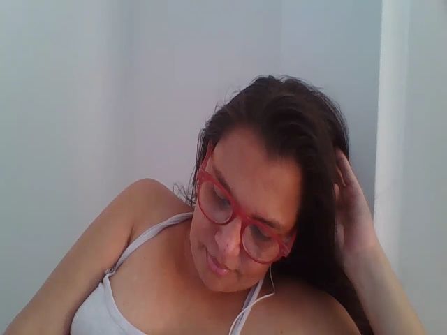 Live sex webcam photo for SweetLola01 #256029657