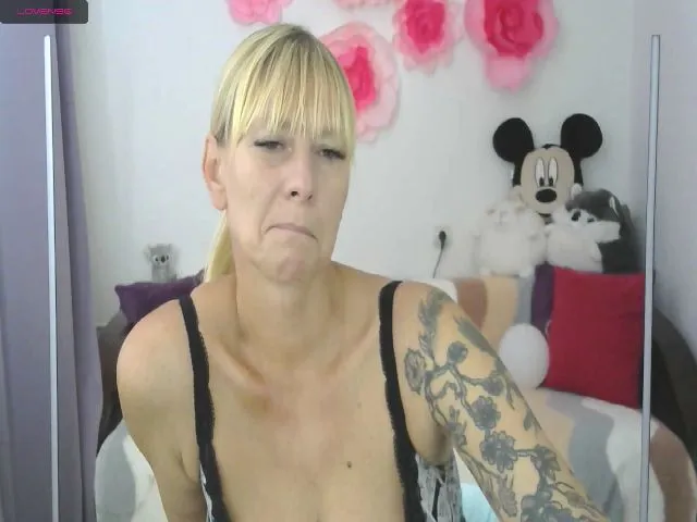 Live sex webcam photo for WomanCatt #265381418