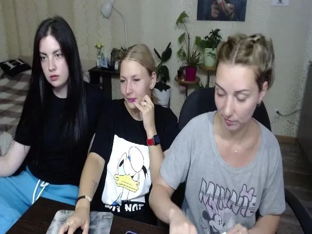 Live sex webcam photo for Emi_lywild #256305895
