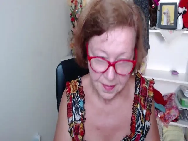 Live sex webcam photo for Adele_69 #264943997