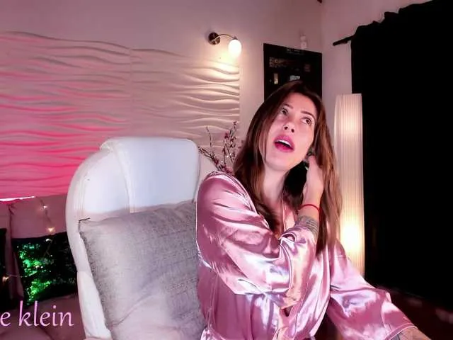 Live sex webcam photo for CassieKleinX #241013693