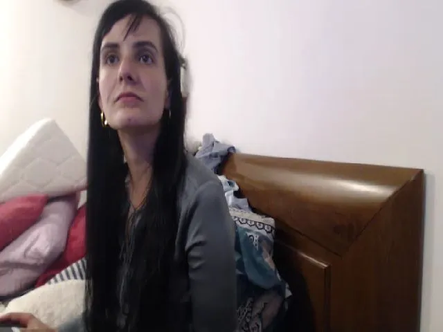 Live sex webcam photo for isabellazee2 #253287945