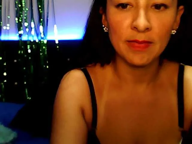 Live sex webcam photo for CarlyWild #241304583