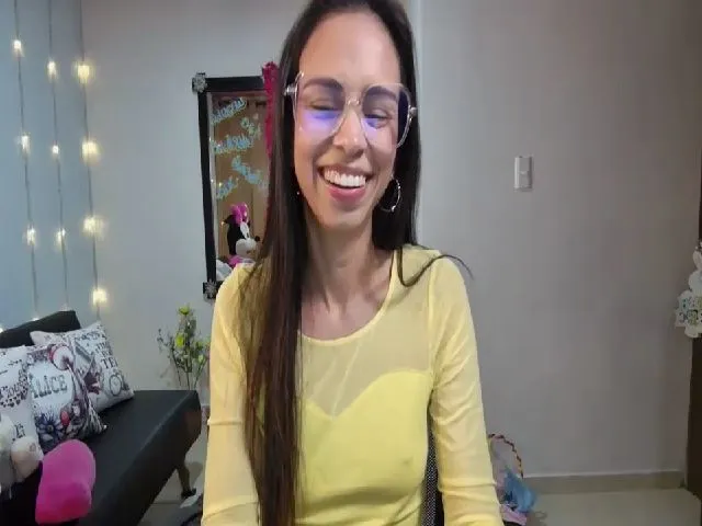 Live sex webcam photo for Aliicia #260274685