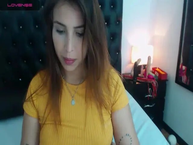 Live sex webcam photo for Shantal_19 #253895312