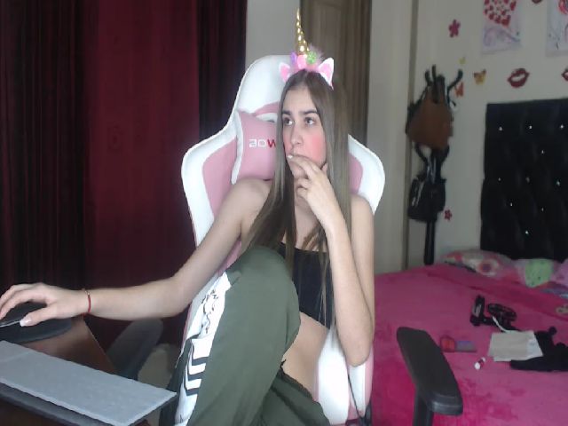 Live sex webcam photo for MIA_LOVE24 #260380674