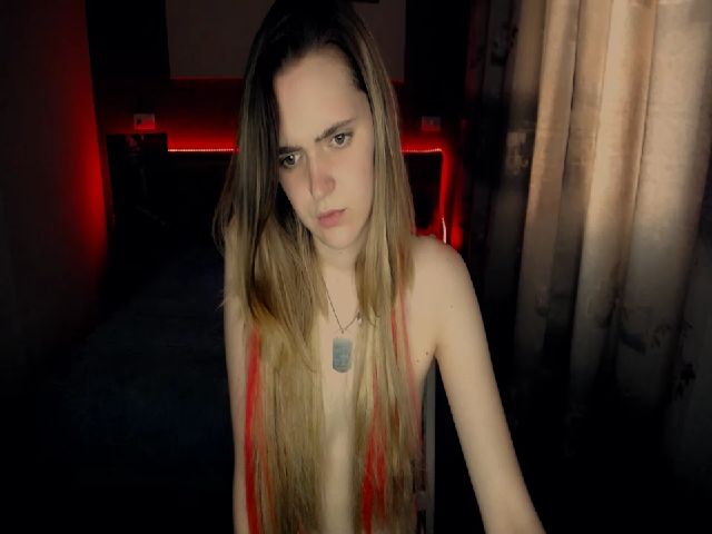 Live sex webcam photo for Ella_Hudson #252993356
