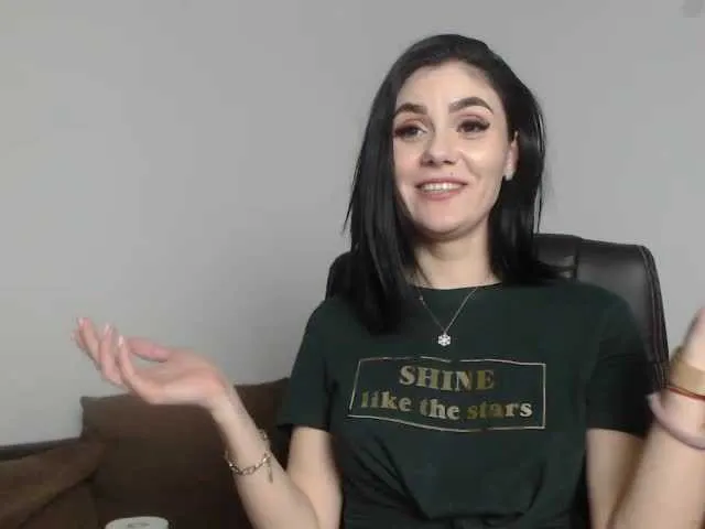 Live sex webcam photo for Evelyn7 #240965154