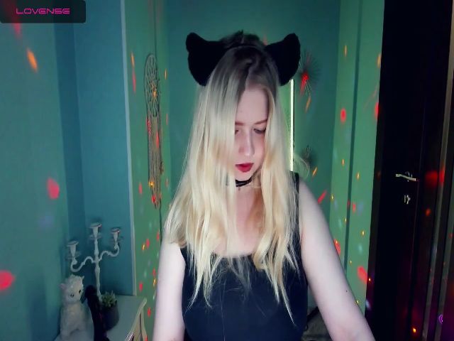 Live sex webcam photo for TinkerrBelll #258308831