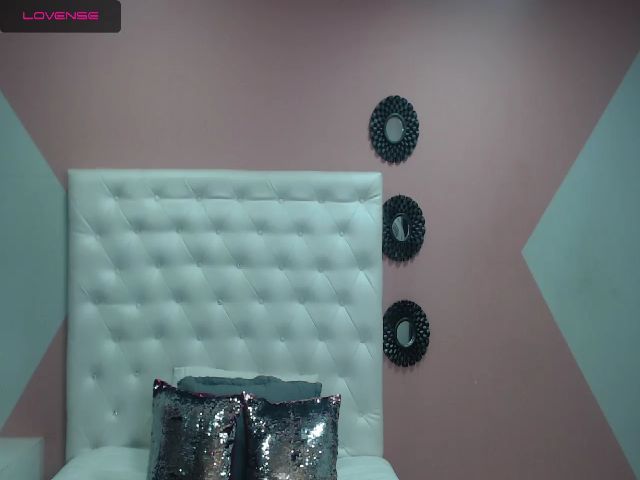 Live sex webcam photo for Valeria_Fox1 #258147458