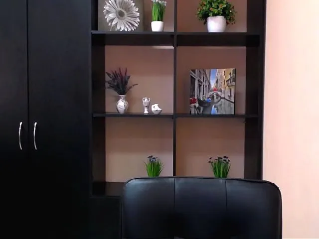 Live sex webcam photo for KailyMey #262164190