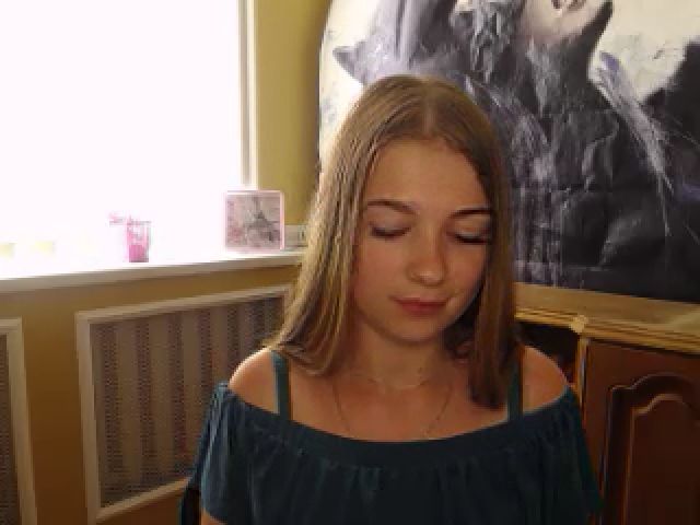 Live sex webcam photo for EmiStern #255899273