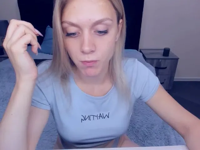 Live sex webcam photo for MeganKind #257951783