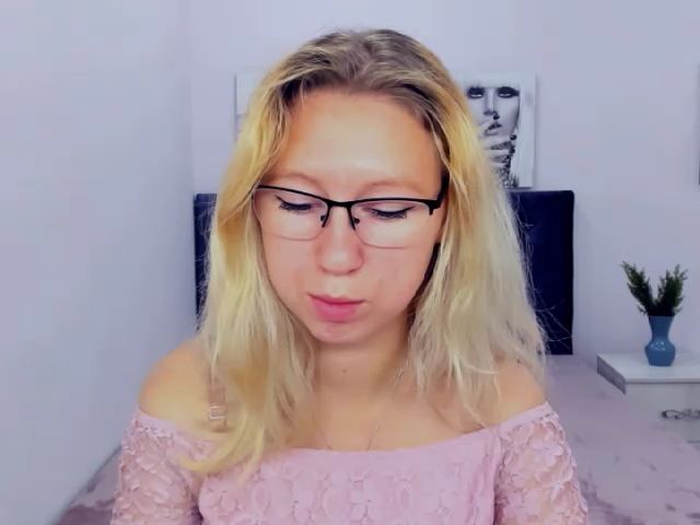 Live sex webcam photo for LizaSwan #254077921