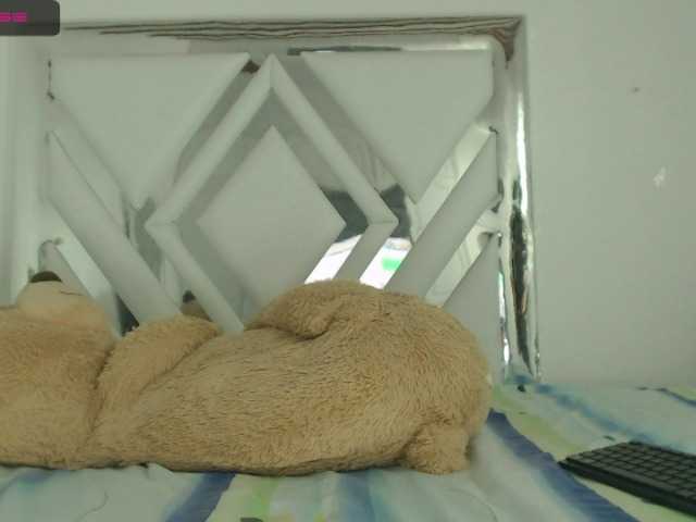 Live sex webcam photo for SweetBarbie #256103855