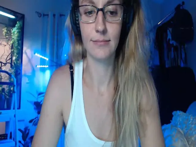 Live sex webcam photo for Ca_ndi #254464334