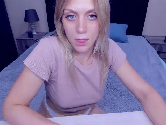 Live sex webcam photo for MeganKind #255672555