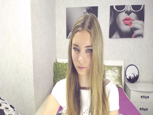 Live sex webcam photo for RossandaShy #256191549