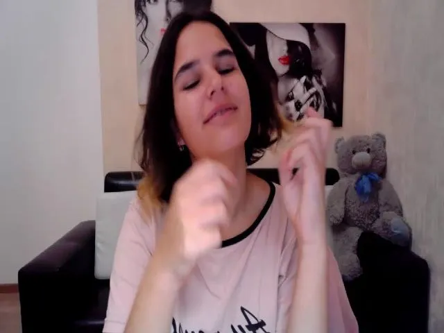 Live sex webcam photo for Erin_Holmes #255677731