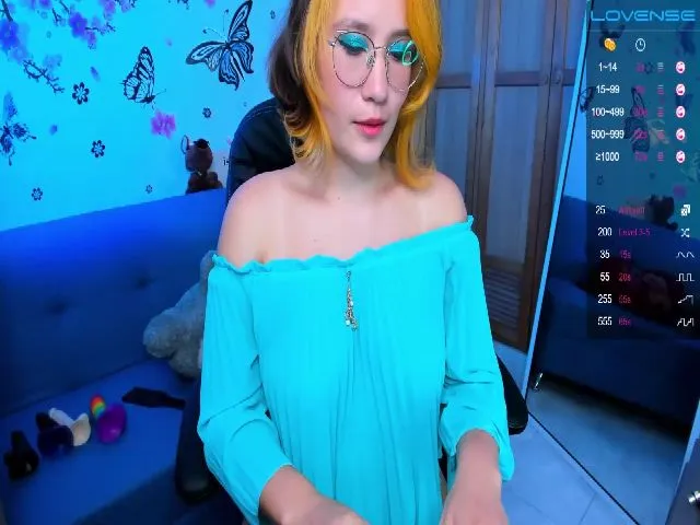 Live sex webcam photo for Conydecker #261645710