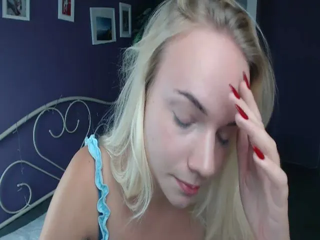 Live sex webcam photo for JoanQueen #265424792