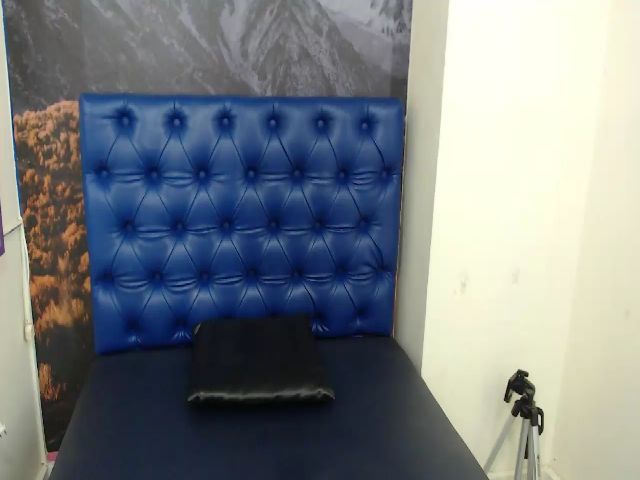 Live sex webcam photo for Cleo_e #263104105