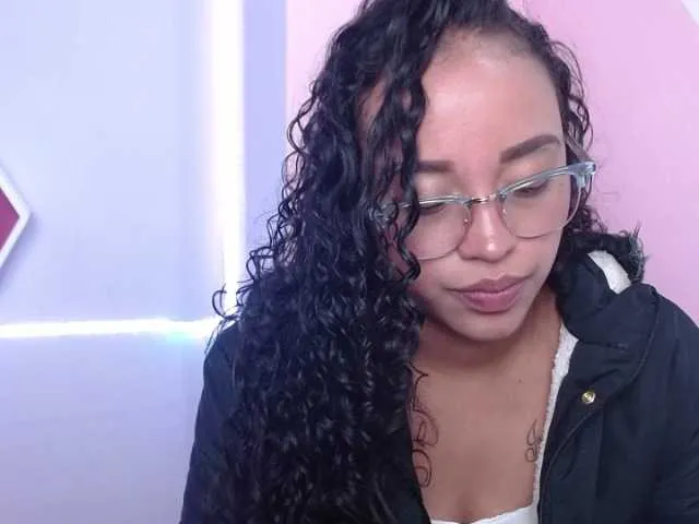 Live sex webcam photo for Angeluxxx #241281536