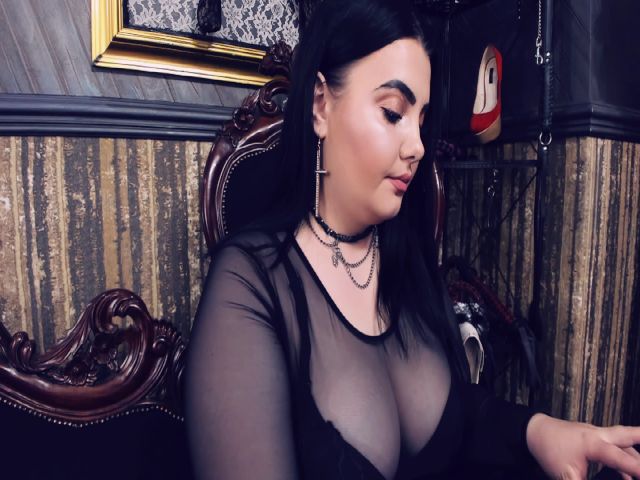 Live sex webcam photo for MelissaGlow #261355724