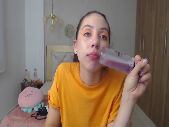 Live sex webcam photo for Emily_evans18 #255538386