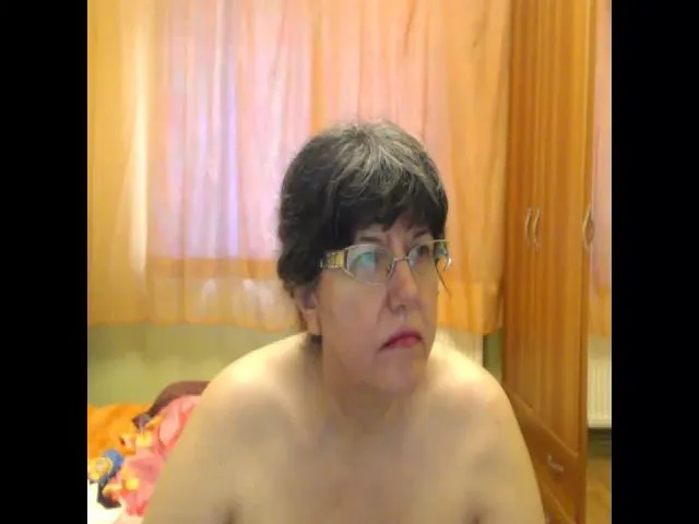 Live sex webcam photo for HugeTitsShow #258439146