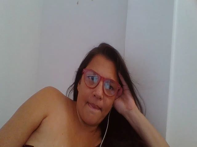 Live sex webcam photo for SweetLola01 #264985818