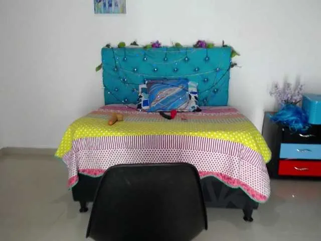 Live sex webcam photo for EVELYN-QUEEN #241328480