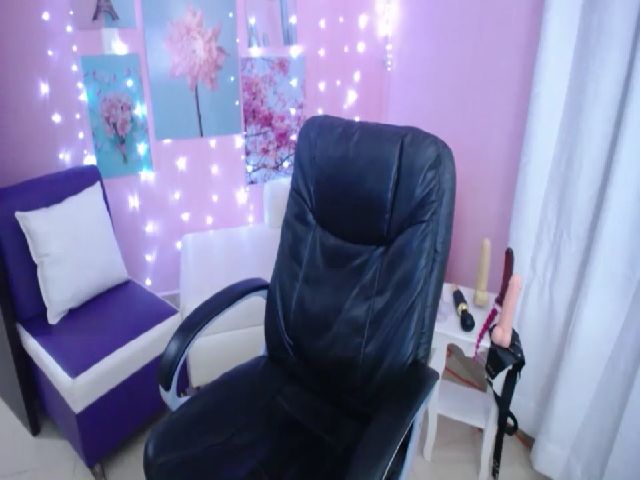 Live sex webcam photo for Lunita_start #257869510