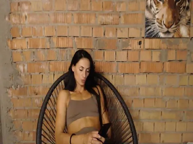 Live sex webcam photo for MuscularViki #258409642