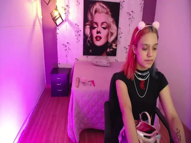 Live sex webcam photo for Spaaarkie #253792897