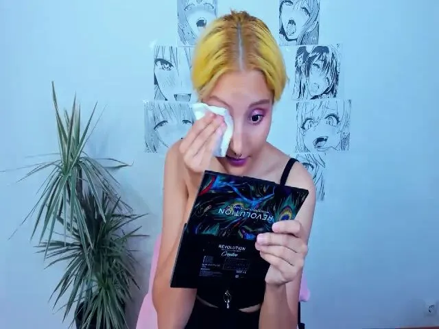 Live sex webcam photo for KarenIo #263768104