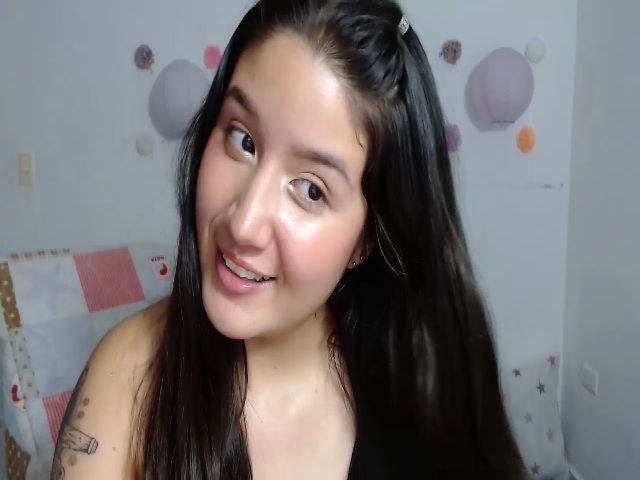 Live sex webcam photo for Em_aa #253305313