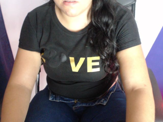 Live sex webcam photo for sophiie_fox #253972944