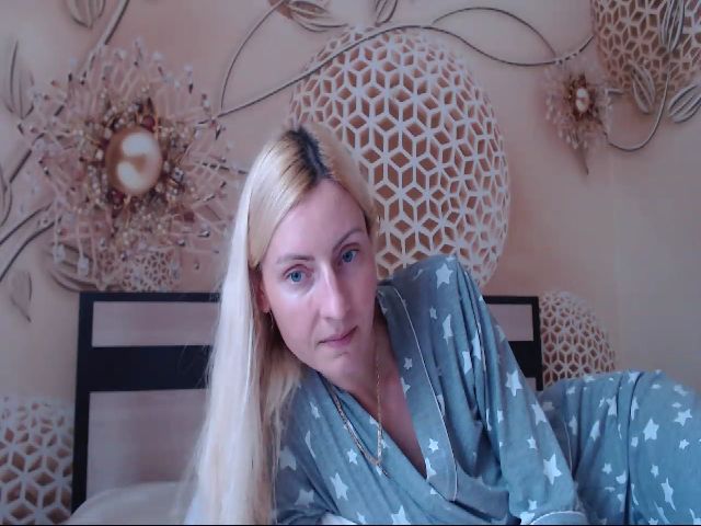 Live sex webcam photo for MeltingJulia #255889585