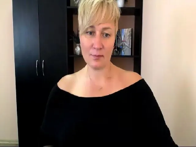 Live sex webcam photo for KailyMey #252825552