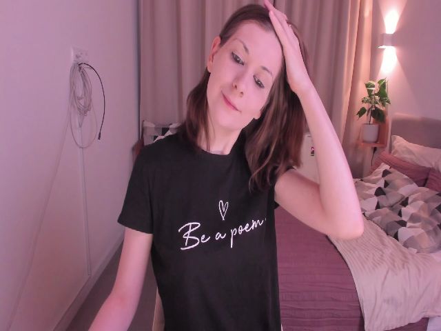 Live sex webcam photo for GretaMiln #253935397